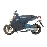 Coprigambe Termoscud R179X, un coprigambe impermeabile con fodera termica. In uso su scooter. Di Tucano Urbano.